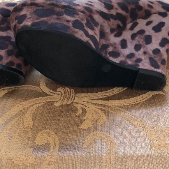 GLO jeans. Animal print sexy shoes. Comfortable! - Picture 6 of 8